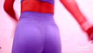 Hé, stiefzus liet hem snel exploderen in haar slipje!