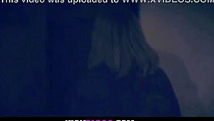 Snavs amatør blond lud i satin tøj får doggy blowjob rimming knul