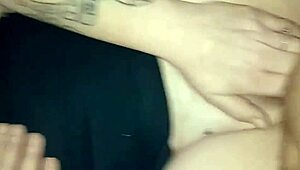 Resaboo XXX jadi puta panas di bagian 2, tubuh montoknya ngewe kontol monster keras