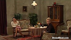 Pembantu Lesbian Kejutkan dengan Lingerie Seksi buat Main Panas