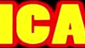 Sød teenager kysser tysk amatør lesbisk