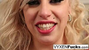 Vroče seks mačkice Vyxen in Karmen v divji četverki! Ej, kakšna vroča orgija!