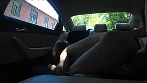 gadis 18+ gila kongkek awam di kereta 4K