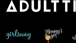 Горячая массажистка кайфует в интеррассовом тройничке, пальцами азиатку и шоколадку на масле