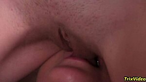 Семейно събиране се превръща в горещ секс в селска обстановка с блондинка с големи цици