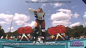 Bühnenshow schockt bei Miss Nude USA Wettbewerb!