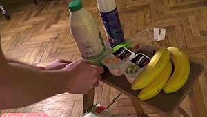 जेन्य स्मिथ के साथ ब्लाइंडफोल्डेड केला एक्सपेरिमेंट ट्राई किया?