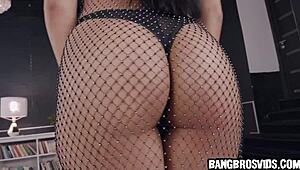 เย็ดสาวเอเชียน่ารักด้วยควยดำใหญ่สุดโหด