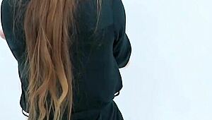 Yo, Nézd Ezt Az Amatőr 18+ Tinédzser Modellt Aki Játékot Kap Egy Női Ügynöktől Castingon!