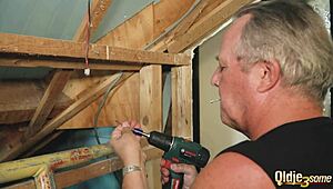 Fetter Opa nagelt zwei geile 18-jährige Teens gleichzeitig, wow!