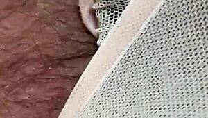 Vê eu punhetando o pau com esse brinquedo?