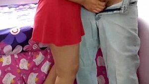 मैं अपने अंकल को अपनी बहन के साथ छुपकर चुदाई करते देखता हूँ