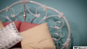 Mama vitregă bolnavă convinge fiica pentru sex interzis cu tatăl vitreg