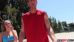 अरे, हमारी योगा क्लास में कुछ लंड मज़ा लेने आओ ना?