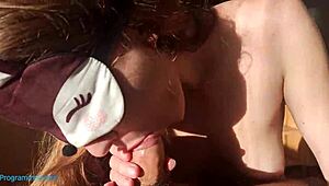 Wil je een geile pijpbeurt en tietenneuk met spuit op tieten zien?