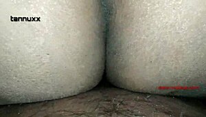 Studente vriendin houdt van snelle doggystyle actie