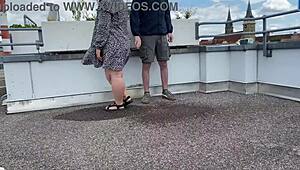 Geile dicke MILF, hilf mir auf diesem Parkplatz zu pissen