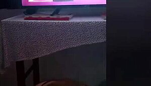 ¡Me tiro a la mamá de mi amigo y le lleno el coño de leche!