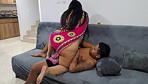 أمي الزوجة بتعملي مص ساخن في الصالة