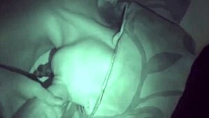 Terapeuta de massagem curte boquete e foda sem camisinha com cliente magrinha