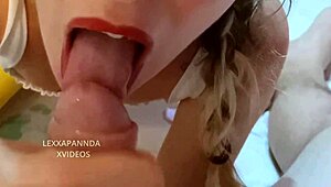Сладка 18+ с опашки прави възбуден POV минет и дълбоко гърло