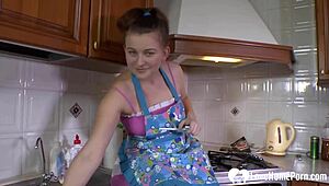 Het MILF suger kjærlighet på pinne med store naturlige pupper