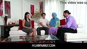 حجاب فاميلي - الجميلة المسلمة أودري رويال تحتفل بعيد الشكر بنيك قوي على الطاولة