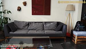 Oye amigo, esta esposa mexicana sucia engaña a su marido con dos tipos en trío.