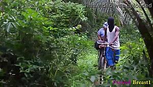 בחורה מקומית מזדיינת בבוש