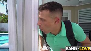 จอห์นนี่ เลิฟ อยากเย็ดฉันเหมือนที่พ่อเลี้ยงไม่ทำกับเชย์ ไซต์ส มั้ย?