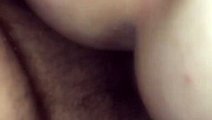 Эй, волосатая большая жопа зрелой бабы в анале с минетом и дрочкой 😏