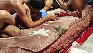 Селски мацки в дива четворка на ранчото, груповият секс избухва с пълна сила