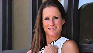 Boleh tahan fantasi webcam gadis naik batang raksasa Jovan dan pancut?