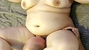 Nicky yang Horny Pamer Tubuh Seksi dan Payudara Besar di Webcam