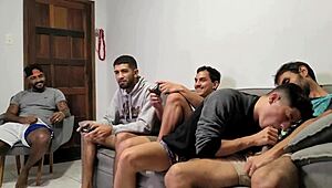 朋友聚会玩游戏之夜变疯狂肛交派对，Juninho Oficial和Henrique Alagoano一起嗨！