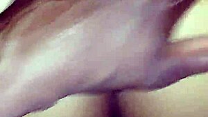 Awak Tahan Isteri Ebony Bengkok Untuk Kongkek Punggung Doggy?