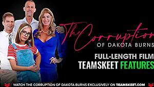 Wow! Pervers dokter neukt sexy roodharige patiënt hard, laat haar bevrucht door zijn wilde lust!