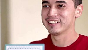 MILF Natasha Nice ajari hari pertama ibu tiri dengan jilat sensual.