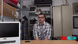 Queer nerd chupa polla negra enorme