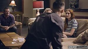 Figliastra scopata duramente dalla famiglia acquisita in azione facciale cruda.