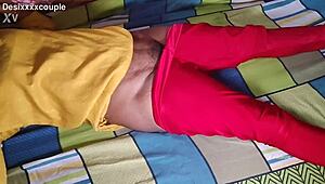 لا يصدق! زوجة هندية وزوجها يغوصان في نيك شرجي قوي مع قذف داخلي