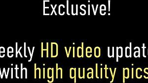 Grootborstige nymfomane Kayy rijdt op een grote zwarte pik in natte doggystyle actie.