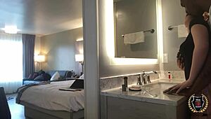 金发Abby Adams和Rome Major聊狗爬式