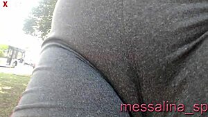 Messalina - Sokakta sürücülere memelerini gösteren yaramaz kadın!