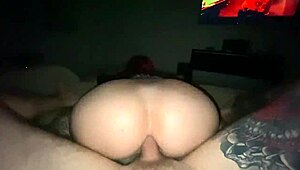 Невинна млада жена, готова ли си за анални звуци на камера?