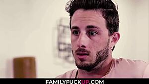 Алура Дженсън обърква стъпсина си с фалшиви големи цици