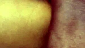 Une jolie jeune Latina 18+ apprécie la bite africaine avec pipe et sperme