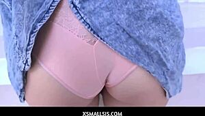 Xsmallsis, हॉट स्टेपसिस्टर Alexis Dean खिड़की में फंसी, जोरदार चुदाई की मांग