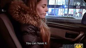 Hubená brunetka teen 18+ se ohýbá pro doggystyle POV sex, aby splatila dluh