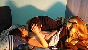 अरे, दिन की शुरुआत अपनी छोटी 18+ पत्नी के साथ क्विक सेक्स से बेहतर क्या